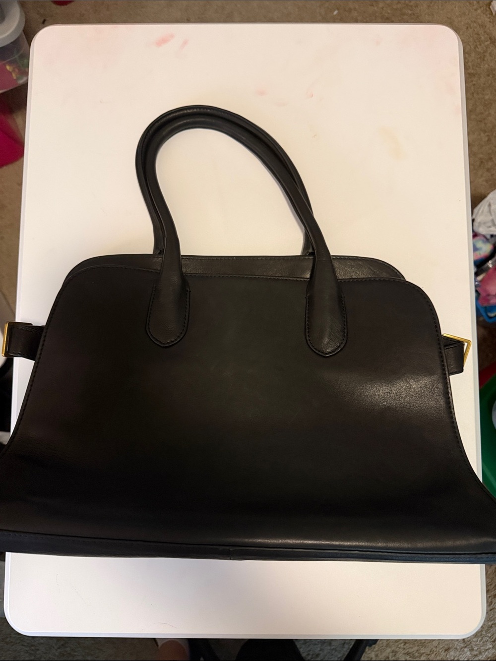 Elegant Black Leather Tote Bag with Structured Silhouette